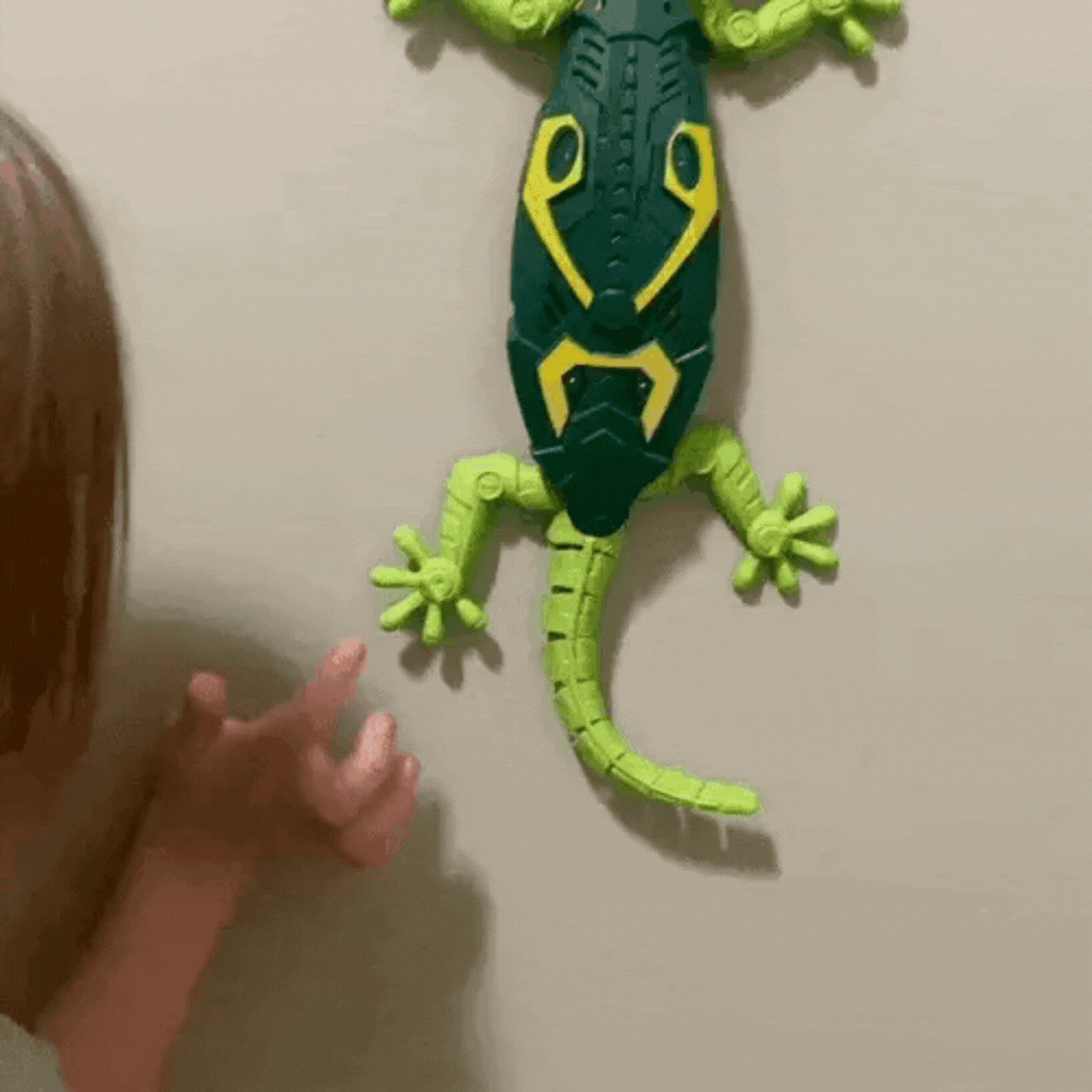 Wall Crawler Gecko Toy